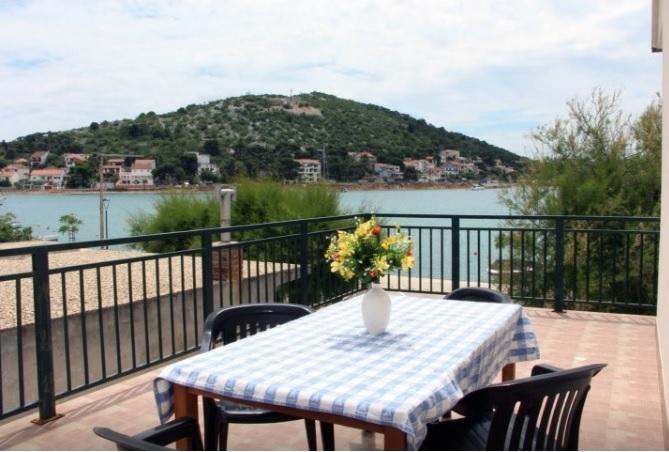 Waterfront Apartments Tisno Zewnętrze zdjęcie